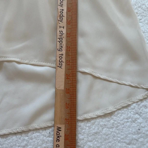 XOXO Ivory Sleeveless Blouse with Black Trim women’s Medium Back Open Ruffle - Picture 4 of 6